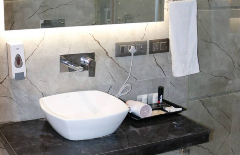 Hotel Near Medanta