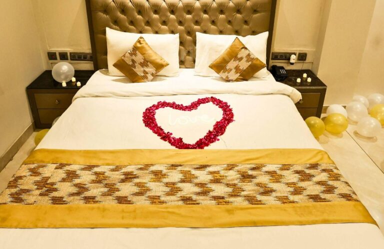 Couple Date Room Decoration
