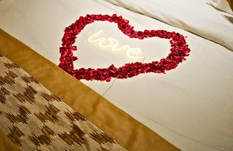 Couple Date Room Decoration